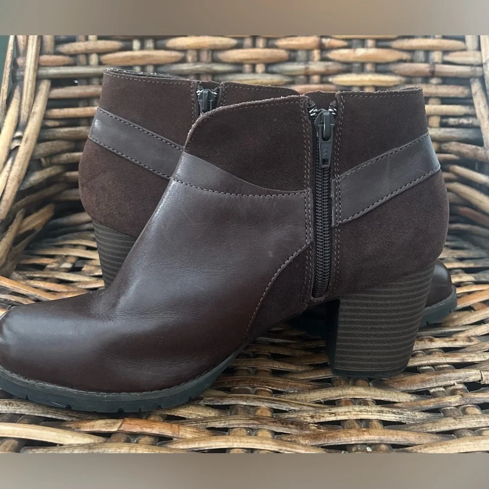 Clarks Women's Mission Parker Boot Size 8W Block Heel Brown Leather Suede Boho